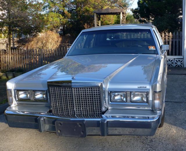 Lincoln Town car 1985