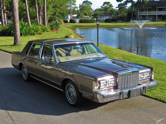 Lincoln Town car 1985